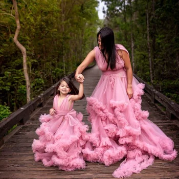 Пышные Розовые Одинаковые платья для мамы и Дочки в Семейном стиле С V образным вырезом и оборками, Многослойные Вечерние Наряды для фотосессии 
