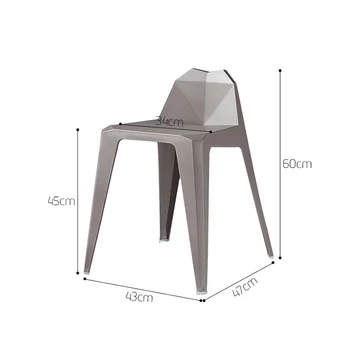 Простой современный бытовой пластиковый стул с креативной спинкой и полым стулом